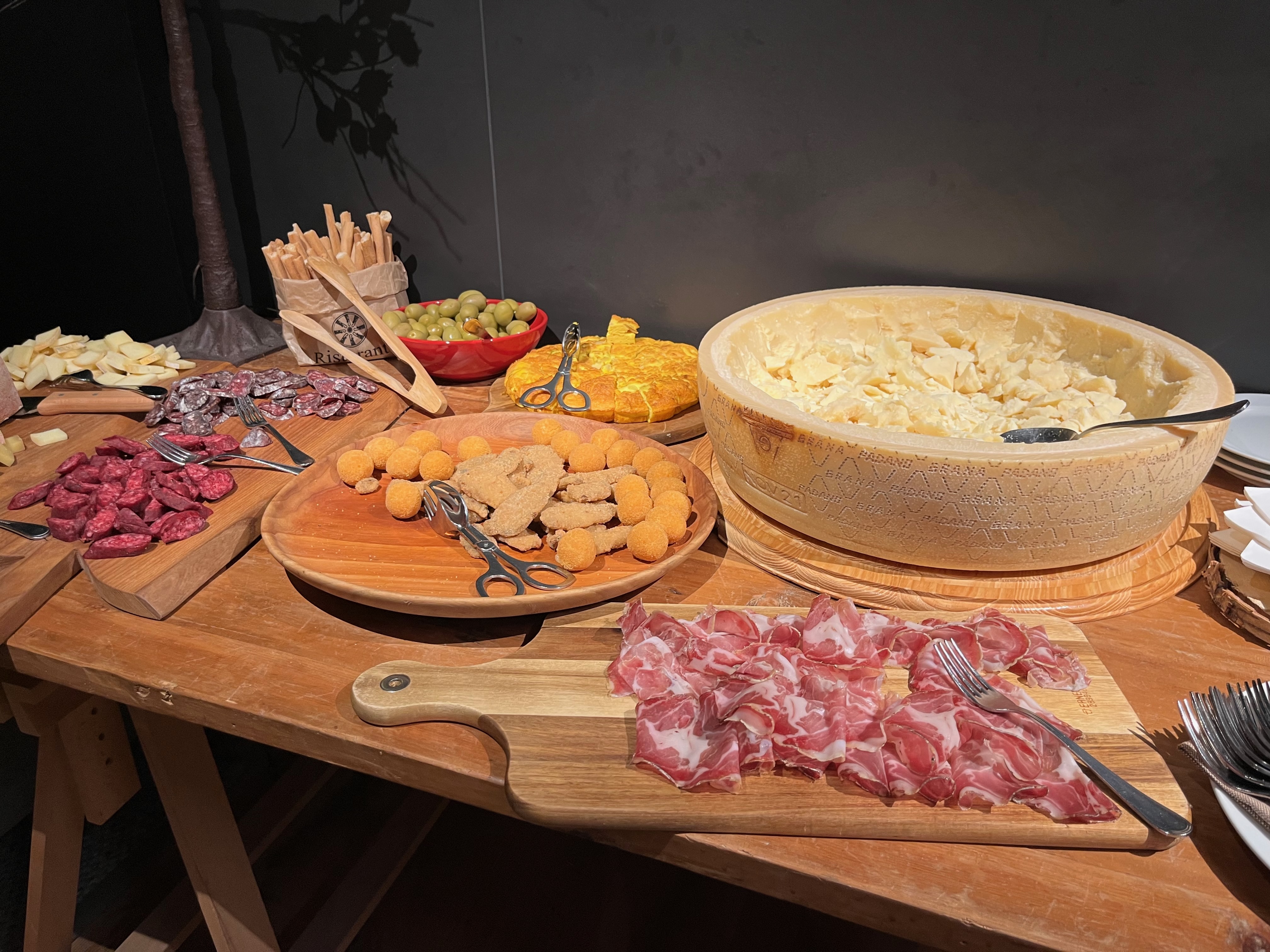 Italian apres-ski buffet